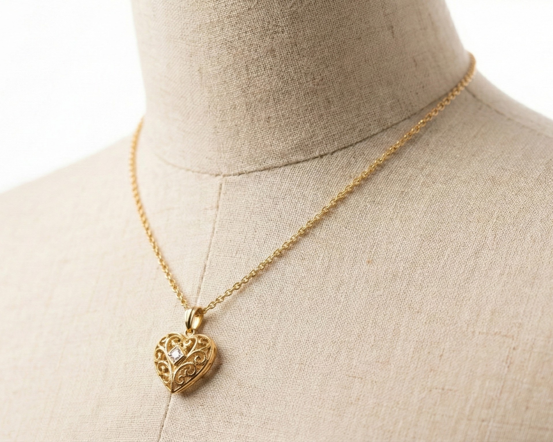 PENDENTIFS / BRELOQUES