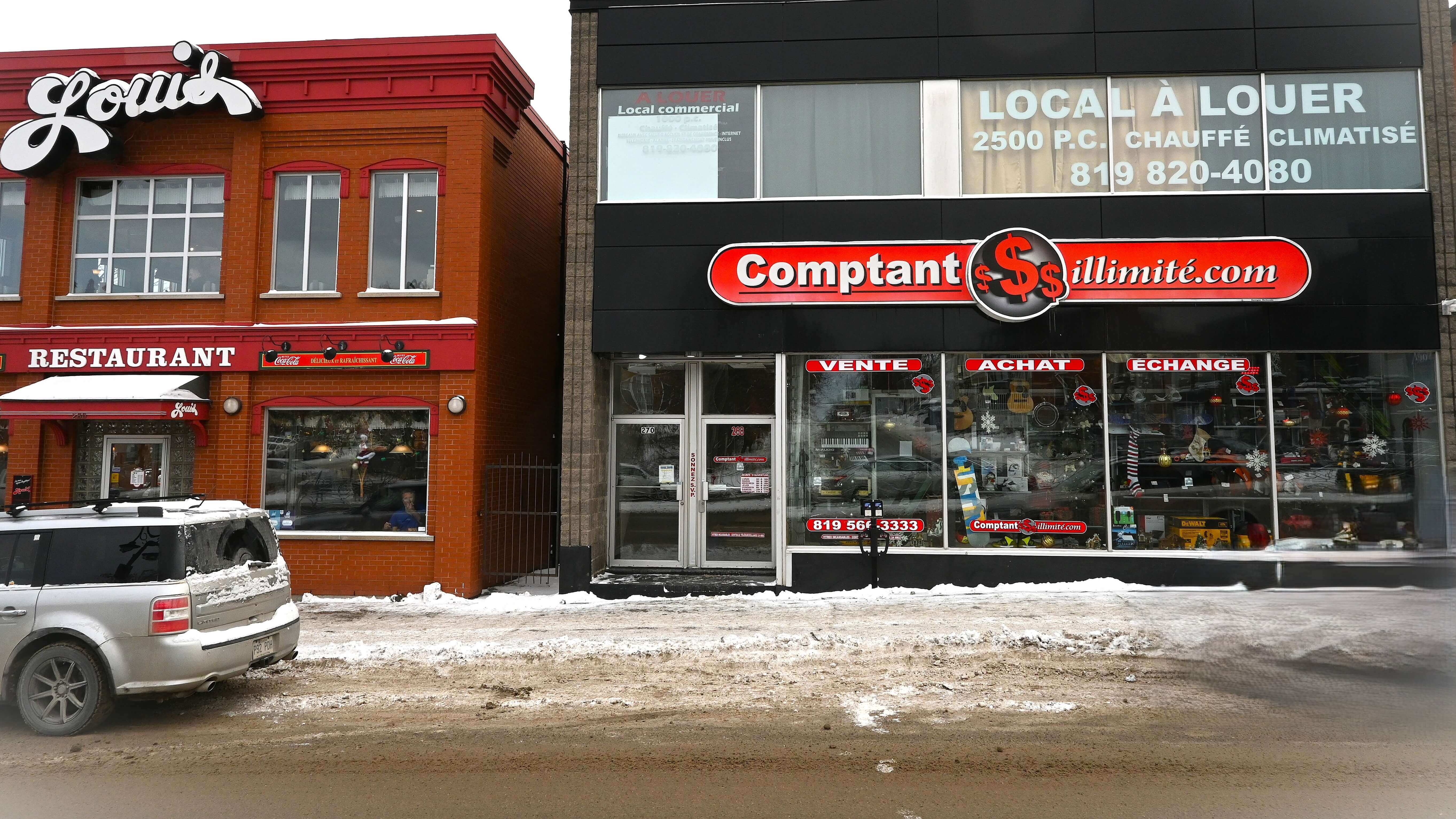 Façade du magasin Comptant Illimité rue King Ouest Sherbrooke