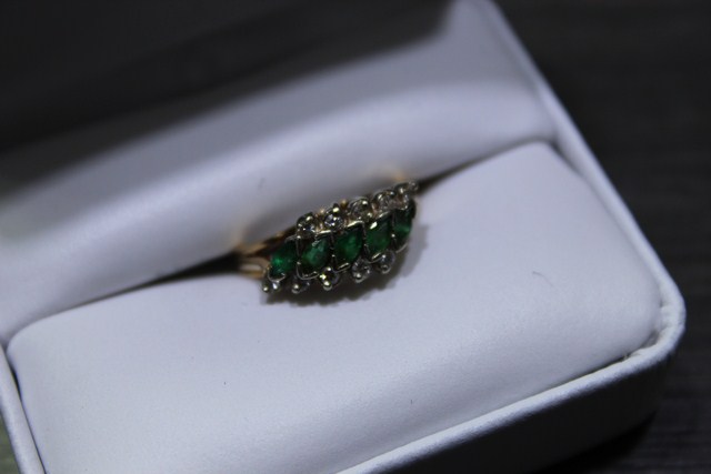 bague avec 10 diamants et un émeraude - Image 2