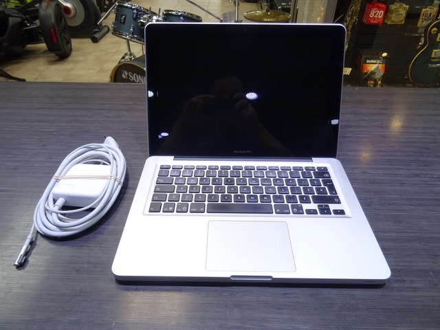 Ordinateur Macbook Pro + acc