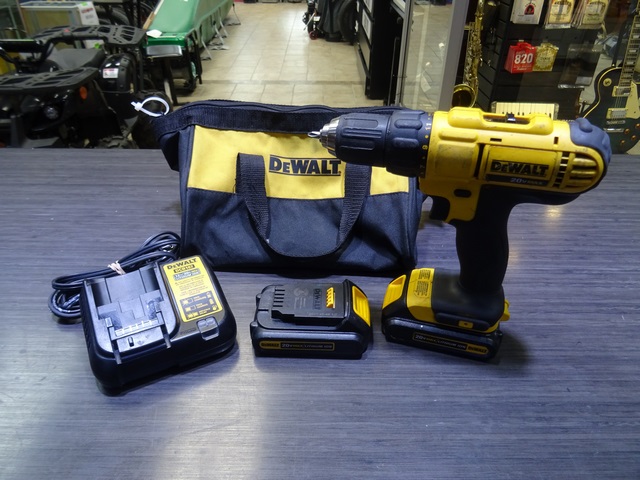 perceuse+1 batterie 20v 1.5ah+1 batterie 20v 1.3ah+chargeur+sac