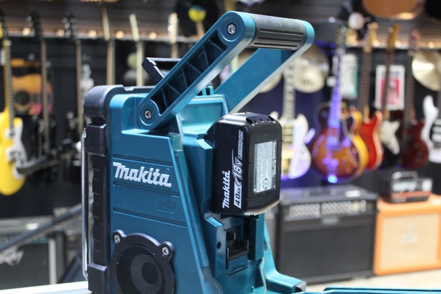 radio de chantier + batt 18v (plastique fermeture brisee) - Image 3