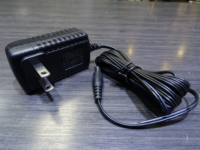 Adaptateur 110 v a 9 volt (pédale effet)