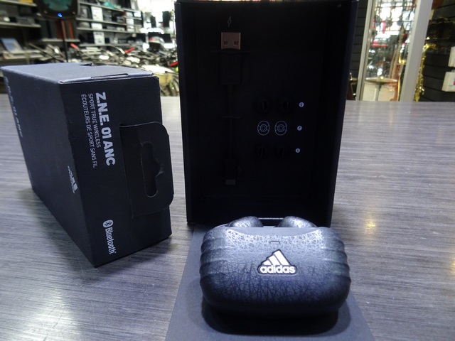 Ear Buds Bluetooth - Image 2