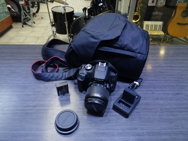 24.1 Mega appareil photo reflex + 1 batterie et chargeur intelligent