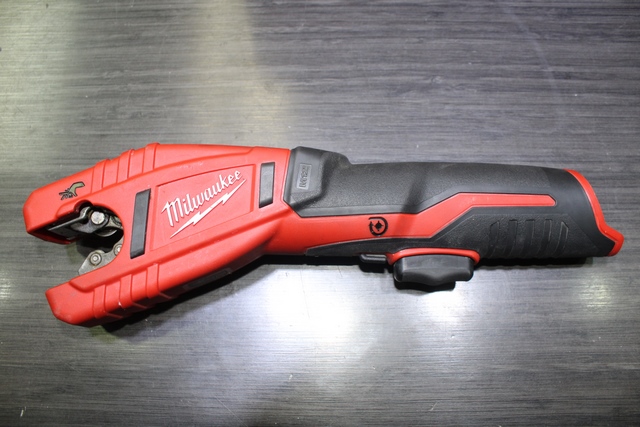 Coupe tuyau + chargeur + 2 batterie - Image 3