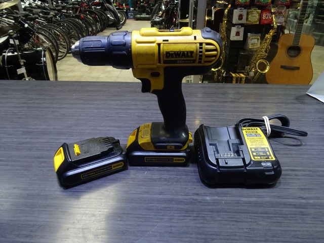 perceuse + 2 batterie 20v 1.3ah + chargeur