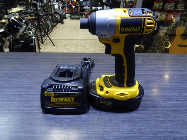 Impact + Chargeur + Batterie 18v