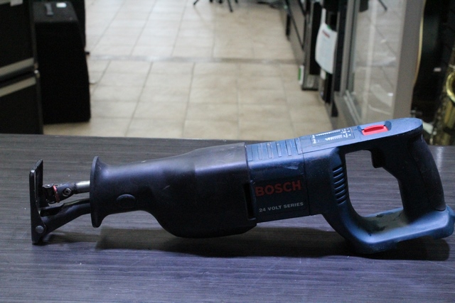 Scie va et vient avec batterie 24 volt (Batterie defectueuse) - Image 2