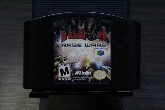 Turok Rage Wars (jeu seulement etiquette abimee)