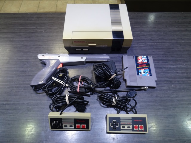 Console Nes + 2 manettes  zapper et mario bros