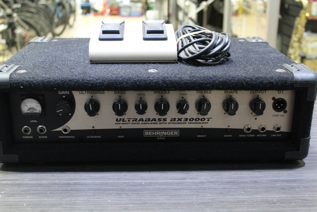 (300 Watts) Amplificateur de Bass + Footswitch