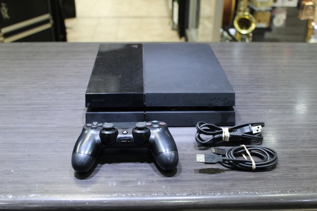 console ps4 500gb ( disque ont de la misere a entrer PRIX EN CONSEQUENCE