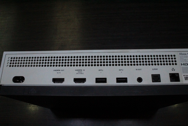 Console xbox one s 500gb (vendu en digital + manette pas officielle) + acc - Image 3