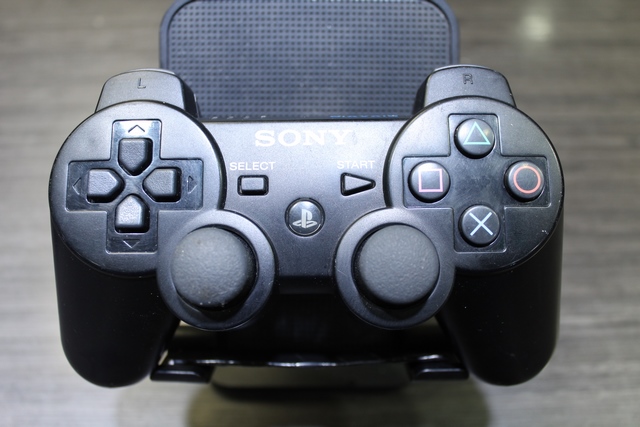 Console PS3 60 go (retrocompatible ps2) (manque porte cartes) + acc - Image 4