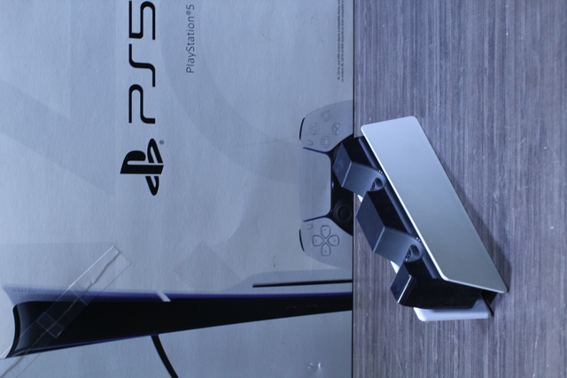 Console PS5 slim 1to + lecteur cd + chargeur a manette + acc - Image 4