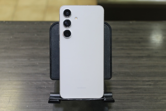 Samsung Galaxy S24 128GB  - Image 2