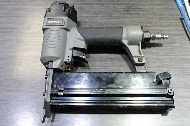 CLOUEUSE A FINITION - Image 2