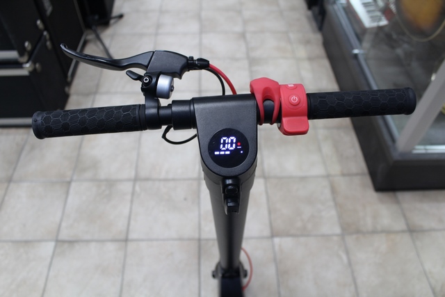 Trotinette electrique + chargeur - Image 3