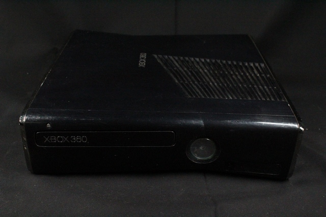 Xbox 360 250go + acc (sans manette) - Image 2