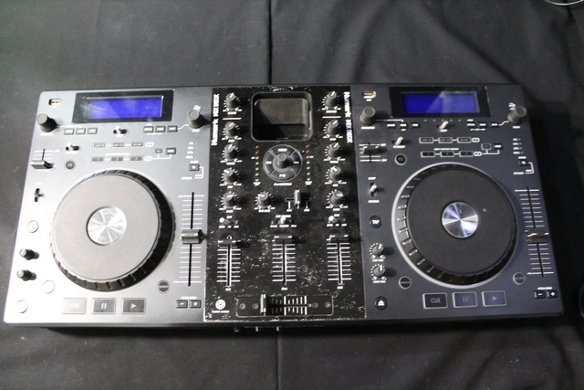 Dj Controller avec CD ports et iPod Dock  - Image 3
