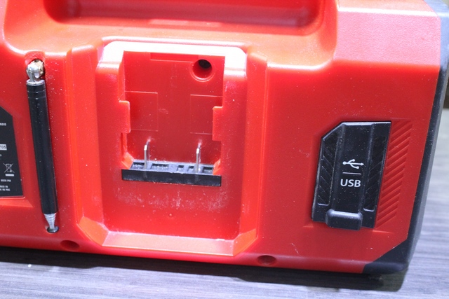 Radio de chantier bluetooth + batterie - Image 3