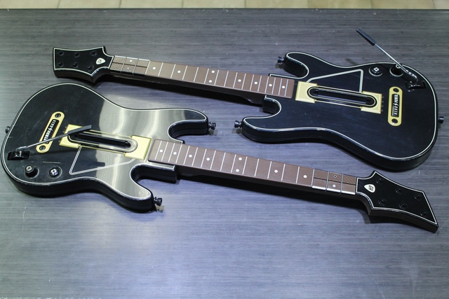 2 guitares hero et dongles + jeu guitare hero live - Image 2