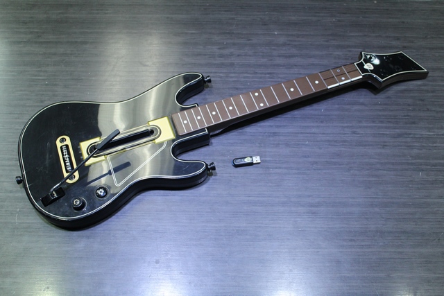 2 guitares hero et dongles + jeu guitare hero live - Image 3