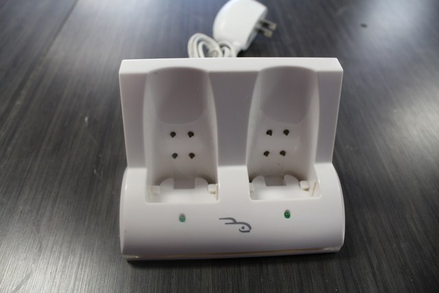 CHARGEUR DE MANETTE WII