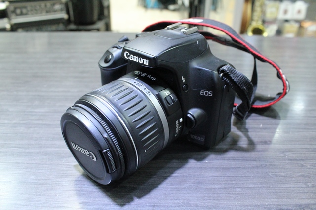 (10 Mpx) Camera Photo + lentille 18-55 mm + batterie et chargeur Canon eos 1000d - Image 2