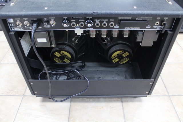 (100 Watts) Amplificateur a Lampe + footswitch Fender Twin Amp 21-5700 - Image 3