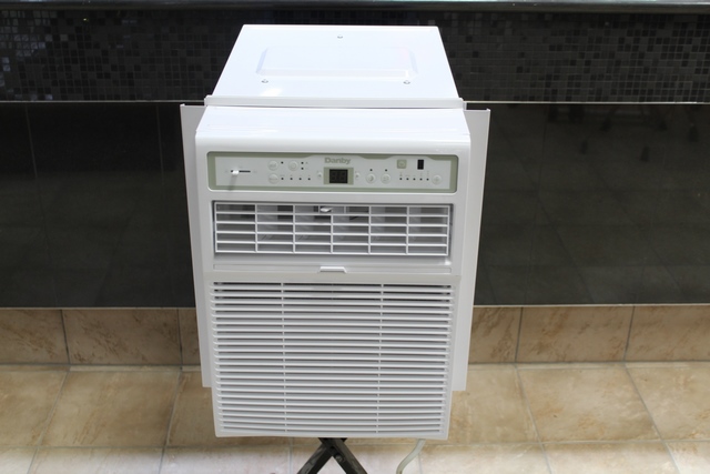(10000 Btu) Climatiseur mural no tc danby dvac100b1wdb