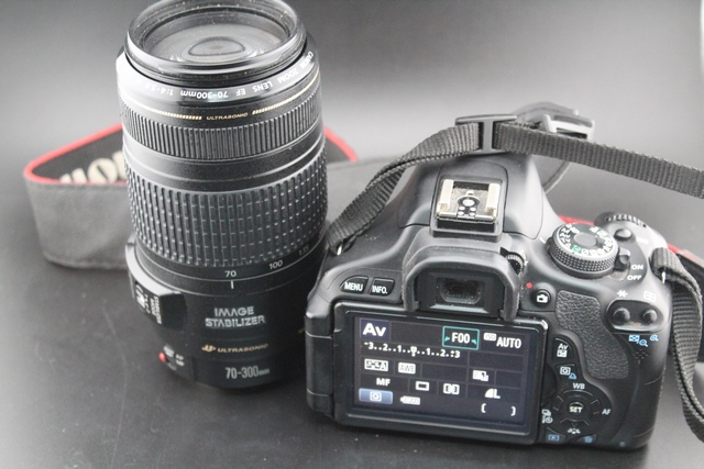 (18Mpx) Camera Reflex + lentille 70-300 + Batterie et Chargeur Canon Eos Rebel T3i - Image 2