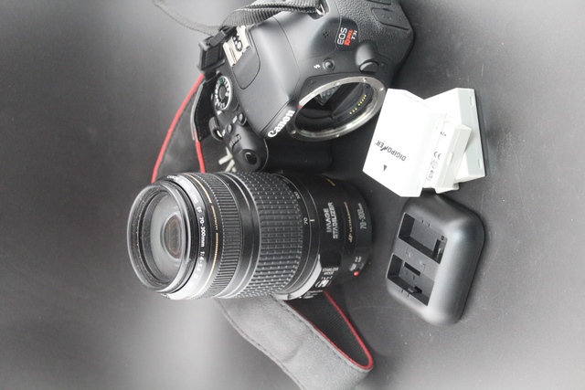 (18Mpx) Camera Reflex + lentille 70-300 + Batterie et Chargeur Canon Eos Rebel T3i - Image 3