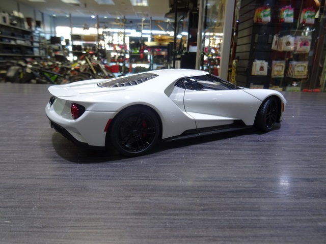 2017 Ford GT AutoArt 1/18 - Image 2
