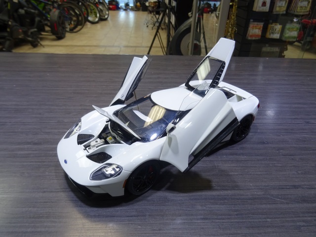 2017 Ford GT AutoArt 1/18 - Image 4