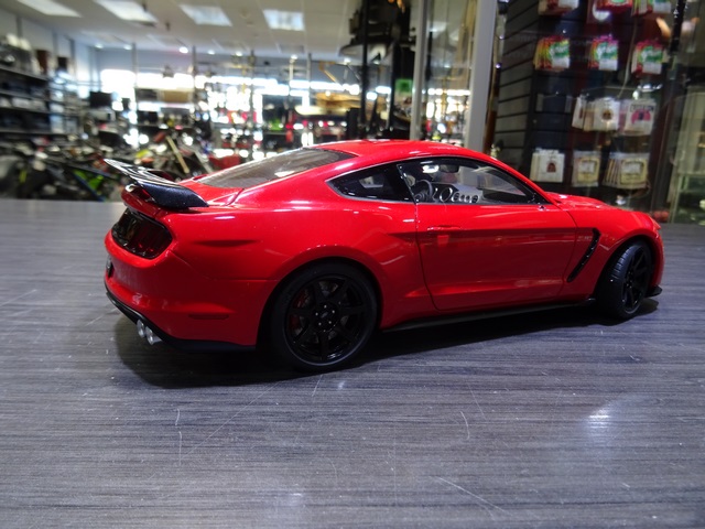 2017 Shelby GT350R Mustang AutoArt 1 18 - Image 2