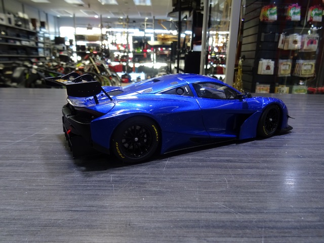 2019 McLaren 720S GT3 AutoArt 1/18 - Image 2