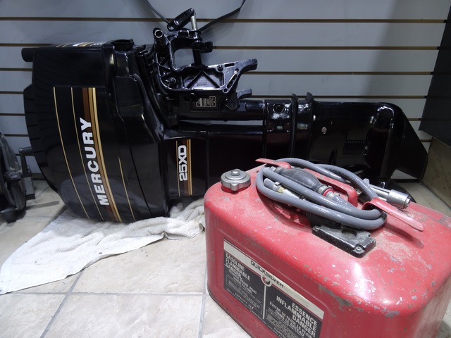 (25HP) Moteur a Bateau avec réservoir Mercury 25XD