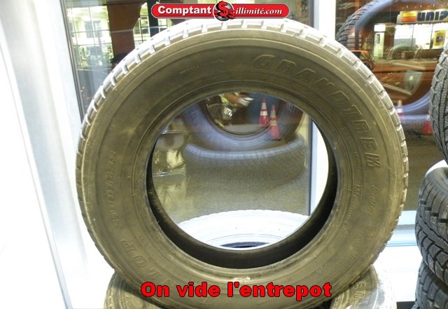 4 PNEUS D HIVER VENDU POUR ÉTÉ (215/65R16) DUNLOP GRAND TREK 215-65-R16