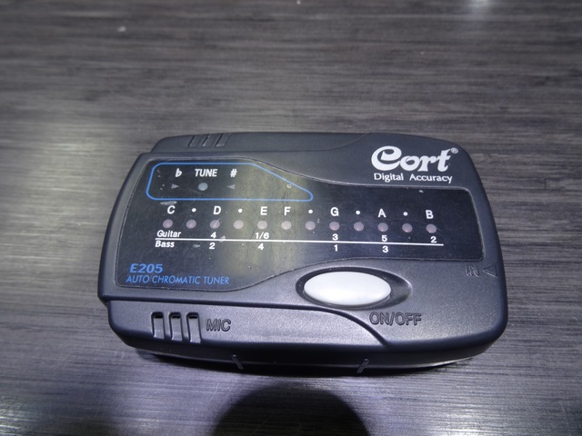 Accordeur de guitare cort