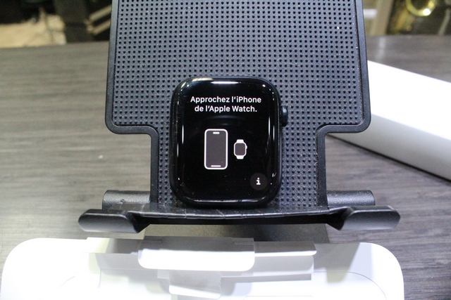 Apple Watch  Series 9 series 9 a2980 - Image 2