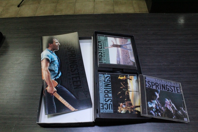 Bruce Sprngsteen and the E Street Bandlive 1975-85 Columbia Records CD Coffret - Image 2