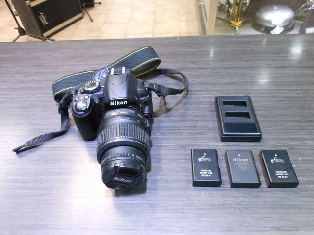 Camera reflex + 2 batterie+ chargeur Nikon D3100