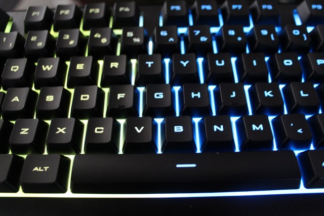 Clavier RGB fillaire repose-poignet CORSAIR K55 RGB - Image 3