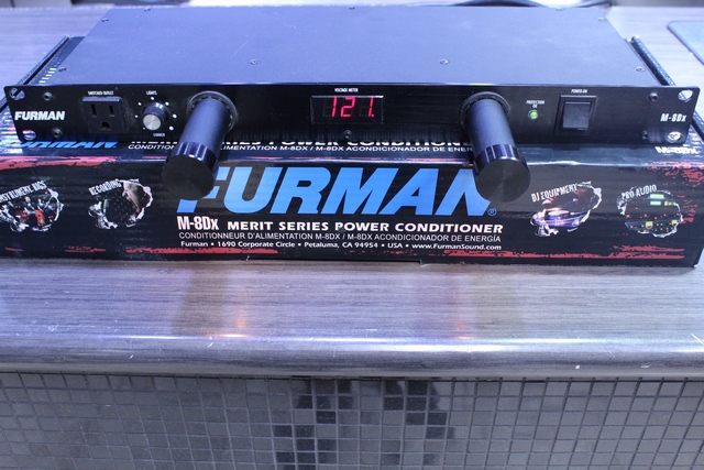 Conditionneur de courant avec lampes et afficheur numérique Furman M-8DX - Image 3