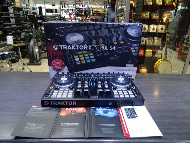 Conrtroleur Pour DJ 4 Canaux Native Instruments Traktor Kontrol S4