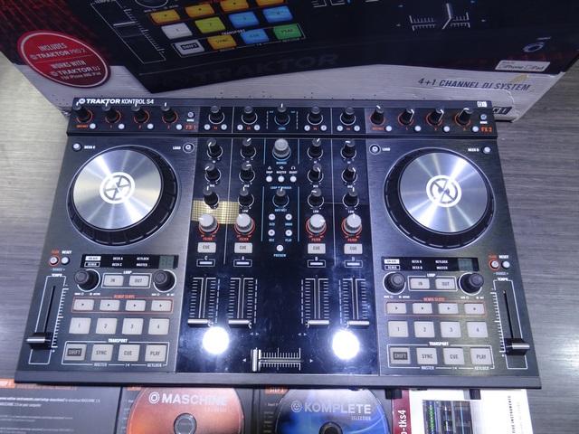 Conrtroleur Pour DJ 4 Canaux Native Instruments Traktor Kontrol S4 - Image 2