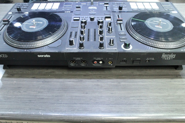 Console DJ Control Inpulse T7 Hercules - Image 2