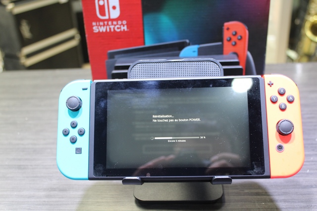 Console Nintendo Switch + station d accueuil (complet) hac-001 - Image 3